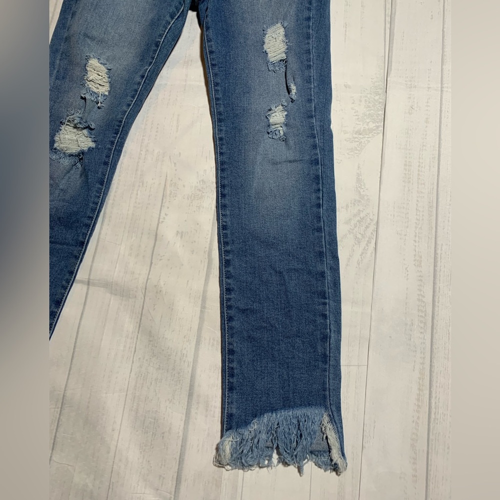 Judy Blue skinny fit Distressed Blue Jeans. Size 7/28. - Picture 6 of 11